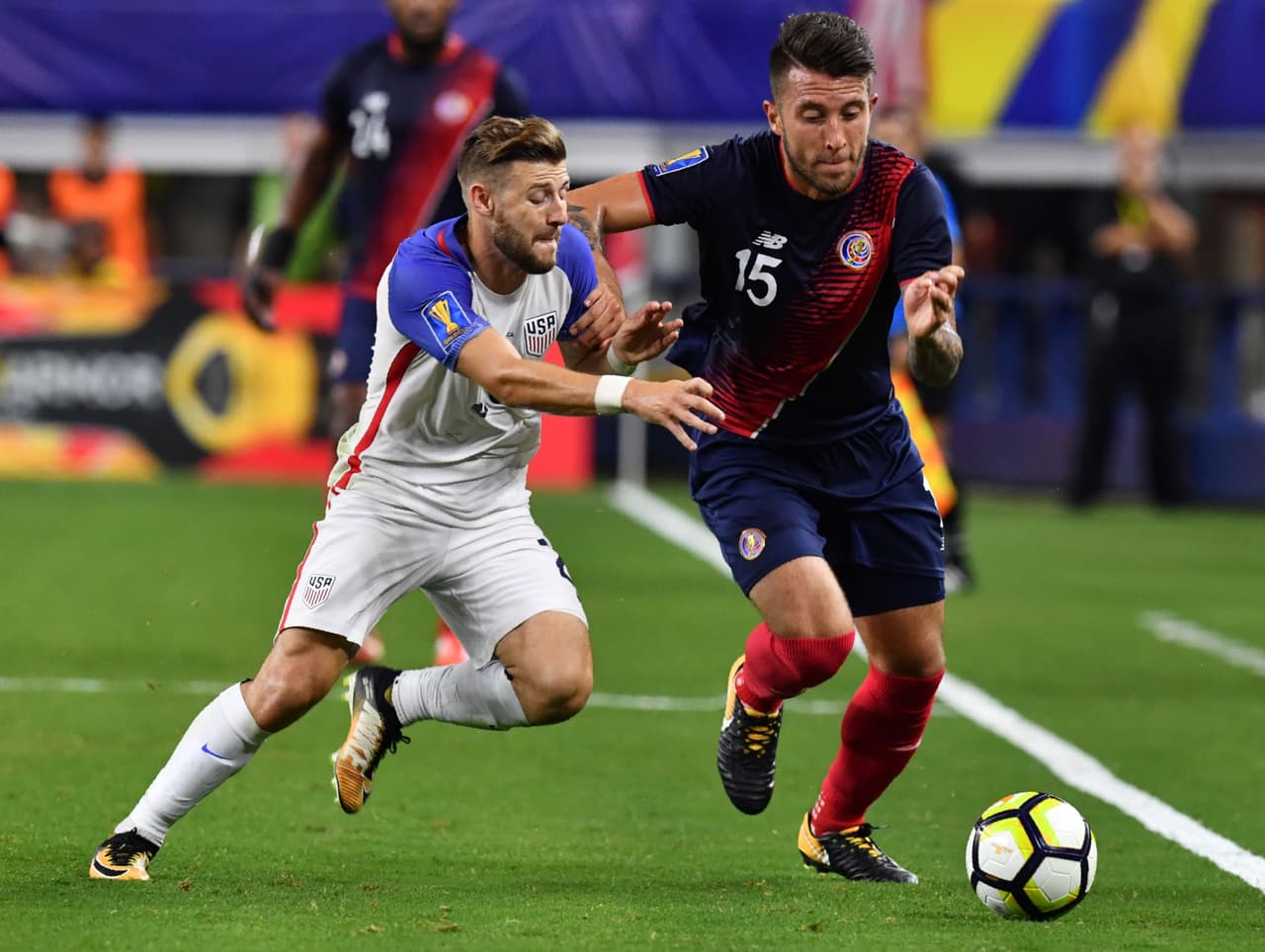 Un partido de muchas faltas típico de Concacaf, pero jugado con buena intención. Sólo se requirieron 3 tarjetas amarillas durante los 90 minutos.