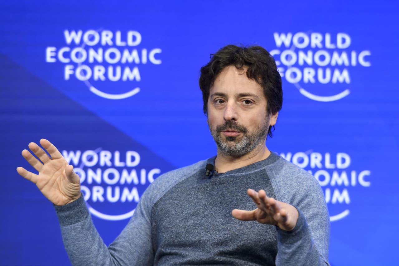 <h3 class="cms-H3-H3">9. Sergey Brin</h3>
<br>
<b>(65.7 mil millones de dólares)</b>
<br>
<br>El empresario de 47 años fundó Google junto a Larry Page tras conocerse en la Universidad de Stanford mientras estudiaban ciencias de la computación y es accionista y miembro de la junta directiva de Alphabet.