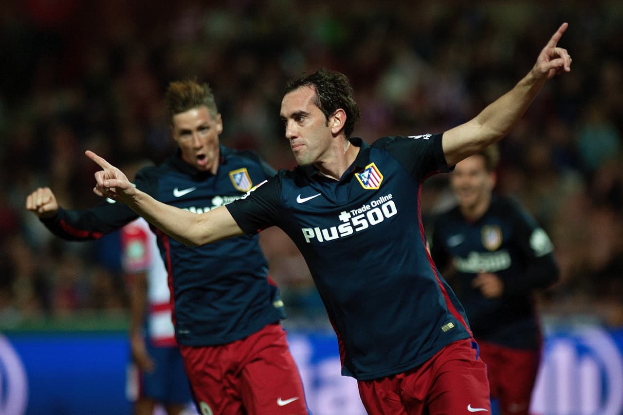 Defensa: Diego Godín (Atlético de Madrid) El central uruguayo se ha alzado como uno de los mejores defensores del mundo destacando con los Colchoneros. Godín ha jugado completos los seis partidos del Atlético con solo una amarilla en 540 minutos y tres goles recibidos del Benfica.