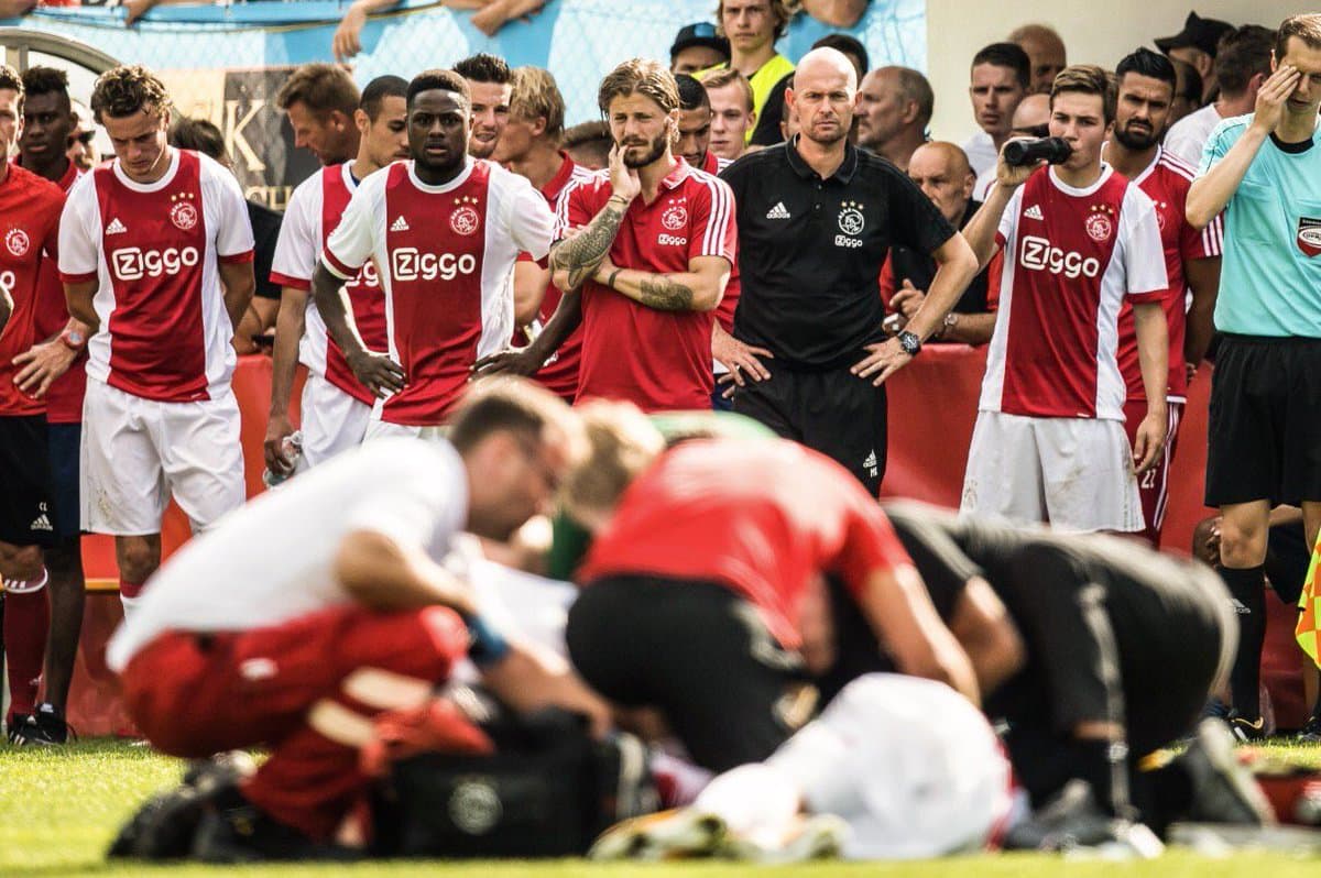 Suspendieron juego del Ajax por desmayo de jugador