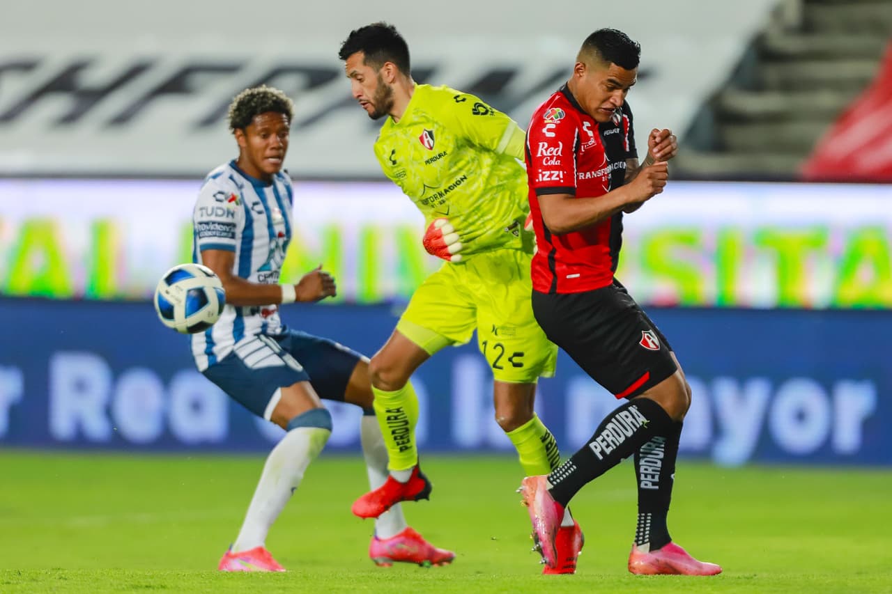 Atlas sorprendió al Pachuca y los derrotó a domicilio para mantener su paso invicto en el campeonato.