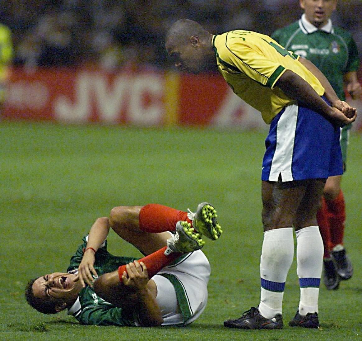 México albergó la primera Confederaciones organizada fuera de Arabia en 1999 y salió campeón ganándole al 'Scratch du Oro' en la final.