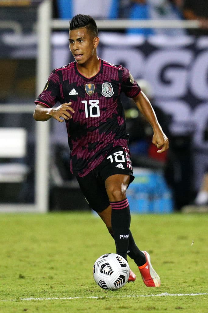 Efraín Álvarez quiere jugar en un futuro con Chivas