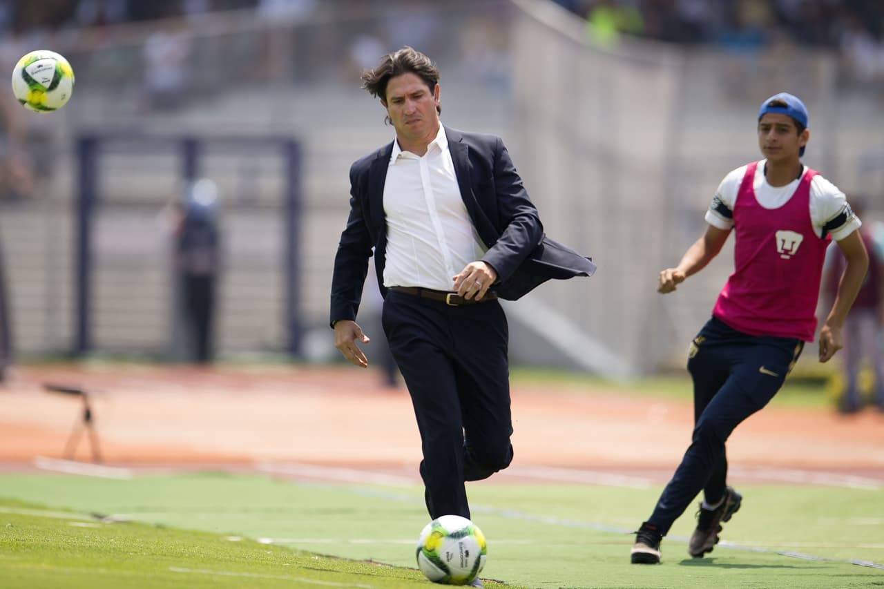 Esas credenciales como jugador y su pasado reciente como técnico de Venados de Yucatán en el Ascenso MX de 2017 a 2018 le sirvieron como carta de presentación a un hombre que tras su retiro como futbolista apostó en principio a ser piloto de automovilismo.