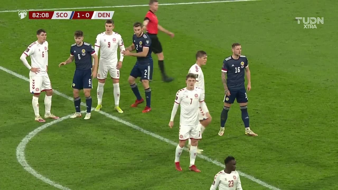 ¡TIRO ATAJADO! disparo por Andreas Skov Olsen.