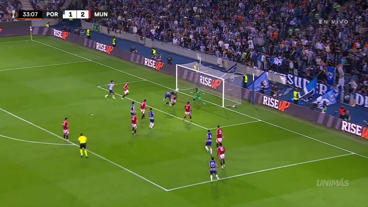 ¡Gol del Porto! Cabezazo de Omorodion y pone el 2-2 contra el United