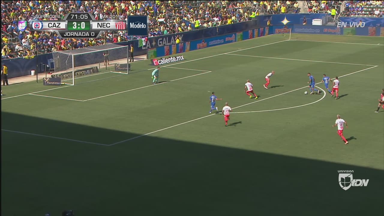 ¡Tócala! Édgar Méndez se tardó mucho en lo que parecía el 4-0