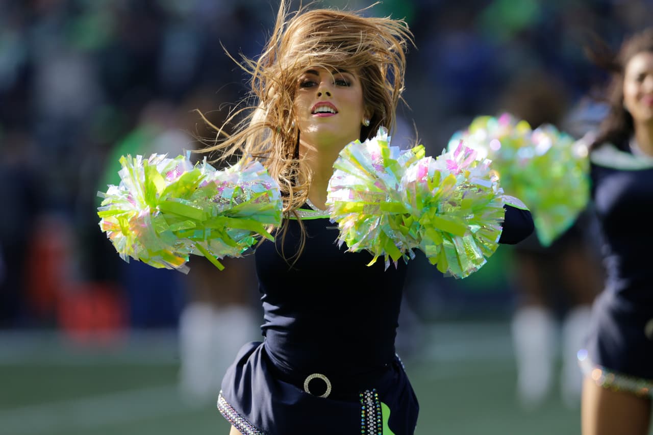 Las animadoras de los equipos de la NFL le dieron ese ingrediente extra al espectáculo y la fiesta del fútbol americano estadounidense, incluso, sin temer al clima en algunos casos.