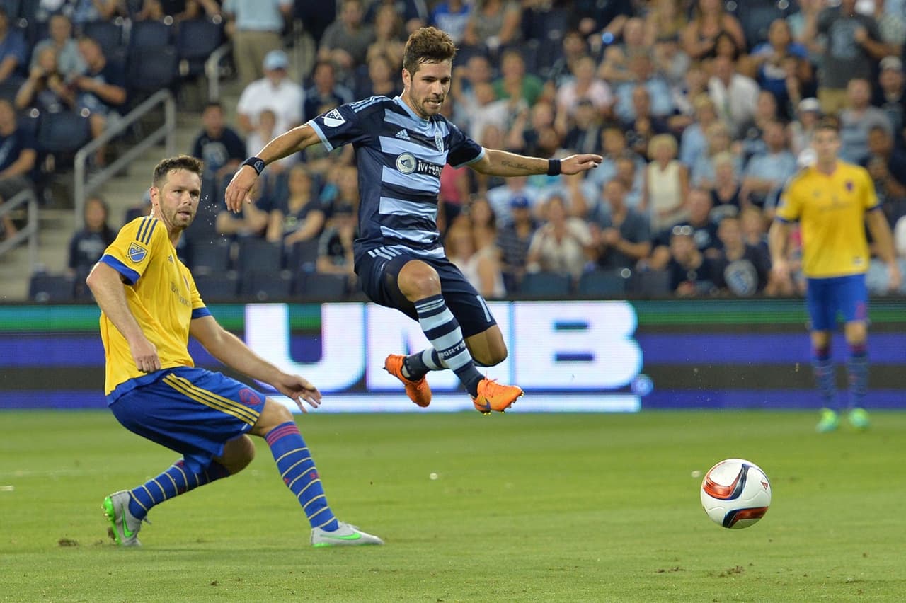 El brasileño Benny Feilhaber, en una pose clásica. Algunos le dicen "Air Benny" por Kansas City.
