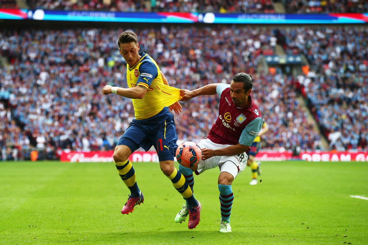 Los Gunners destrozaron al Aston Villa para alzar la Copa de Inglaterra.