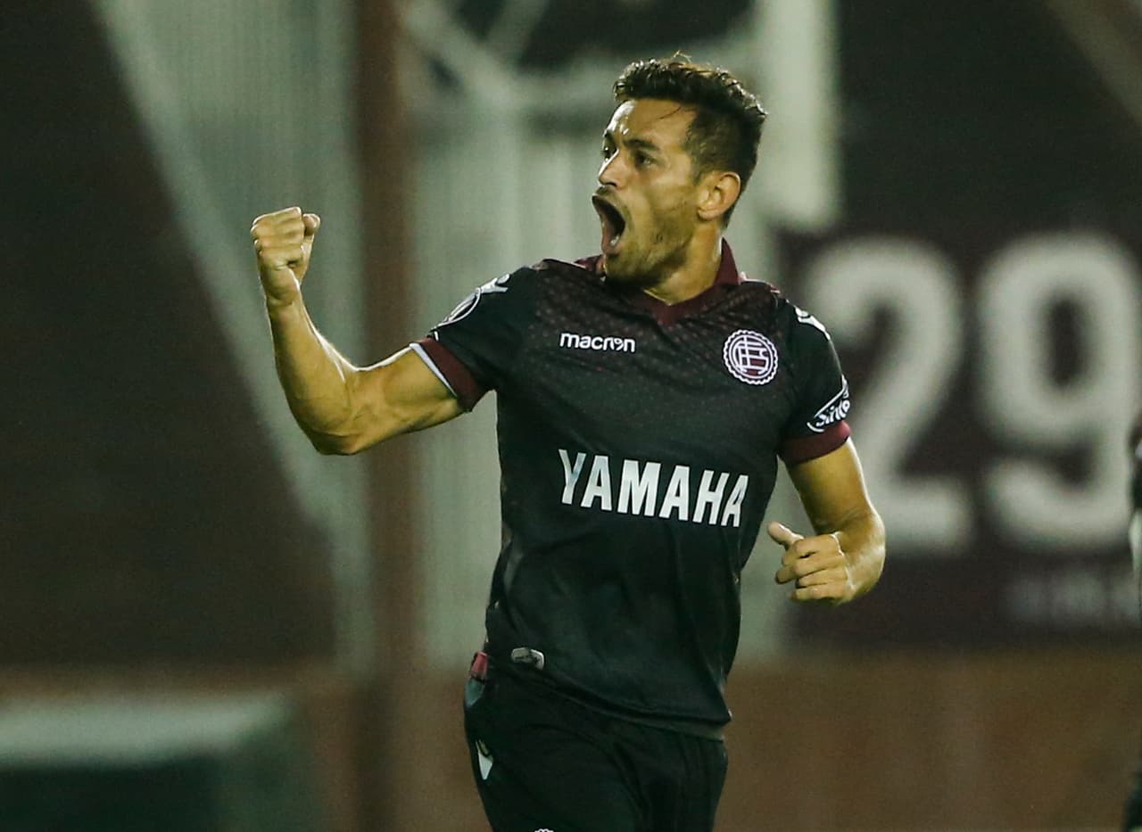 La experiencia que tiene Lautaro Acosta en España, aunque no fue brillante, le dio una madurez suficiente para regresar al Lanús de sus amores y llevarlo a los puestos más altos. A sus 29 años, el argentino tiene condiciones para engalanar la Liga MX.