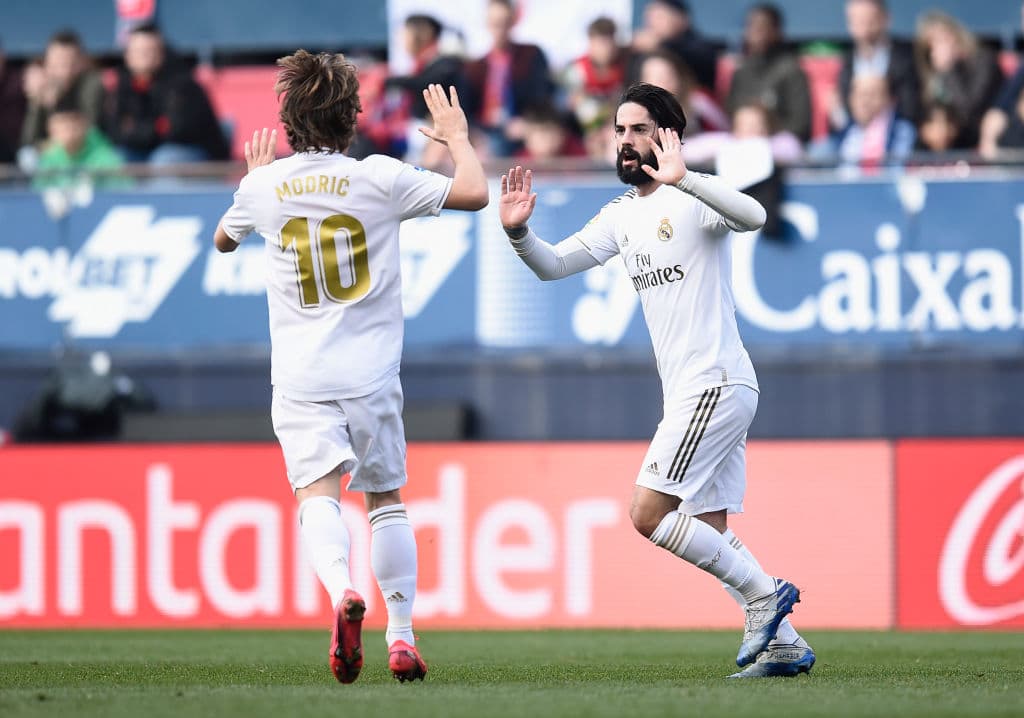 Isco, Sergio Ramos, Lucas Vázques y Jovic dieron la victoria al Real Madrid sobre el Osasuna 4-1. Un acto que llamó la atención fueron las carteras que los fanáticos del Osasuna aventaron al campo como protesta hacia la directiva del club.