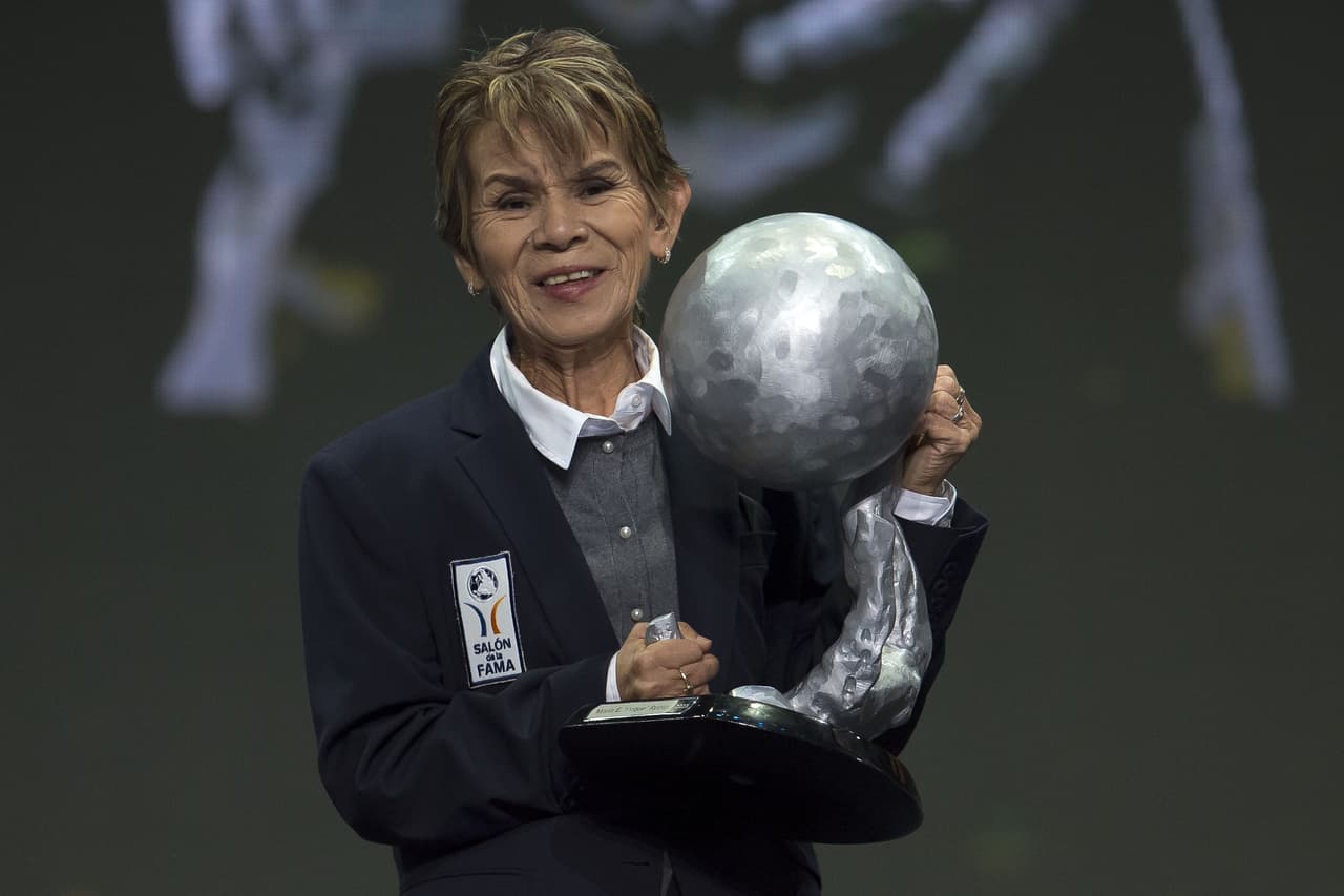 La primera mexicana en el Salón de la Fama ha sido María Eugenia 'Peque' Rubio, exaltada y reconocida por lo hecho en el balompié femenil de México.