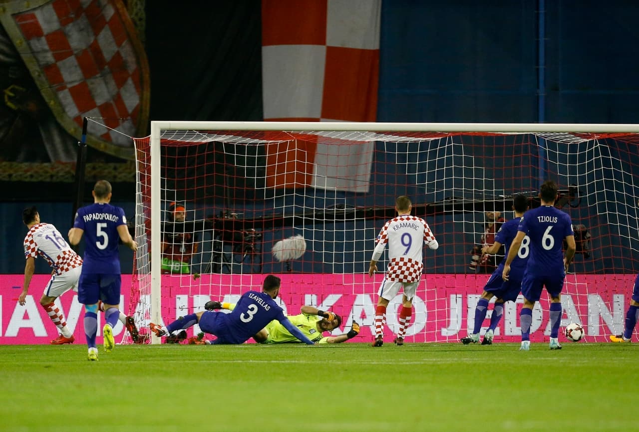 Pasados solo seis minutos, Kalinic recibió un balón desde la banda izquierda y con un toque sutil mandó la pelota al fondo para poner el 2-0.