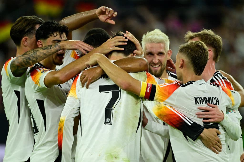 Alemania muestra poderío y golea a una débil Hungría  