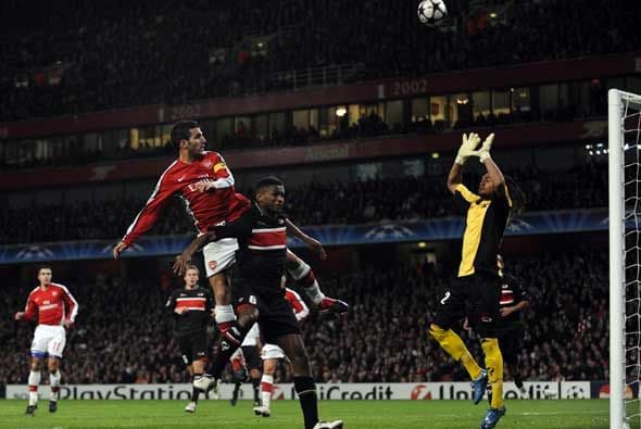 EL Arsenal quedó con un pie en la siguiente ronda de la 'Champions'.