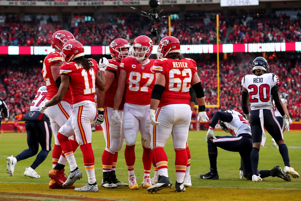 Es un equipo que anota muchos puntos. Durante 8 partidos de temporada regular y Playoffs, anotaron 30 o más puntos. Incluso tienen tres juegos seguidos con esta tendencia, por lo que será un reto para la defensiva de los 49ers que frenen el poderoso ataque de Chiefs.