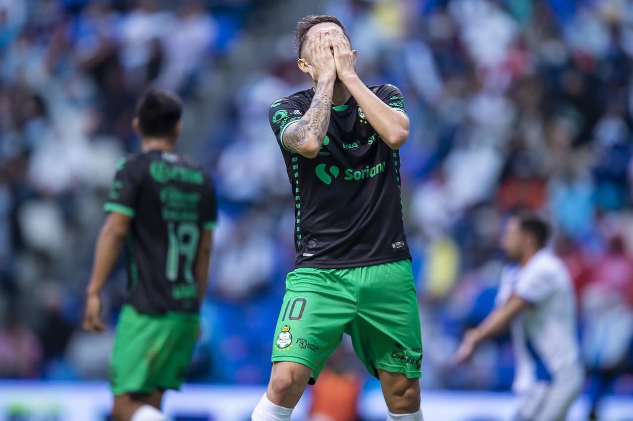 Diego Valdés tuvo la que pudo haber terminado con la elimiantoria en la primera mitad.