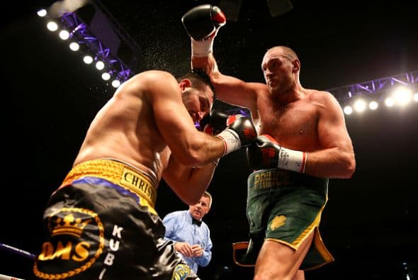 Fury fue una demoledora, en el quinto rollo tumbó a su rival, quien valiente se levantó.