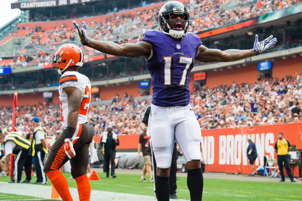 CLEVELAND, OH - SEPTEMBER 18: Wide receiver Mike Wallace #17 of the Baltimore Ravens celebrates after catching a 17 yard touchdown pass from quarterback Joe Flacco #5 during the third quarter against the Cleveland Browns at FirstEnergy Stadium on September 18, 2016 in Cleveland, Ohio. The Ravens defeated the Browns 25-20. (Photo by Jason Miller/Getty Images)