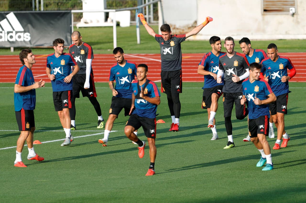 Habían algunas caras nuevas en el grupo que poco a poco se fueron acoplando. Además, resalta la ausencia de Gerard Piqué, quien dio un paso al costado en su carrera internacional.
