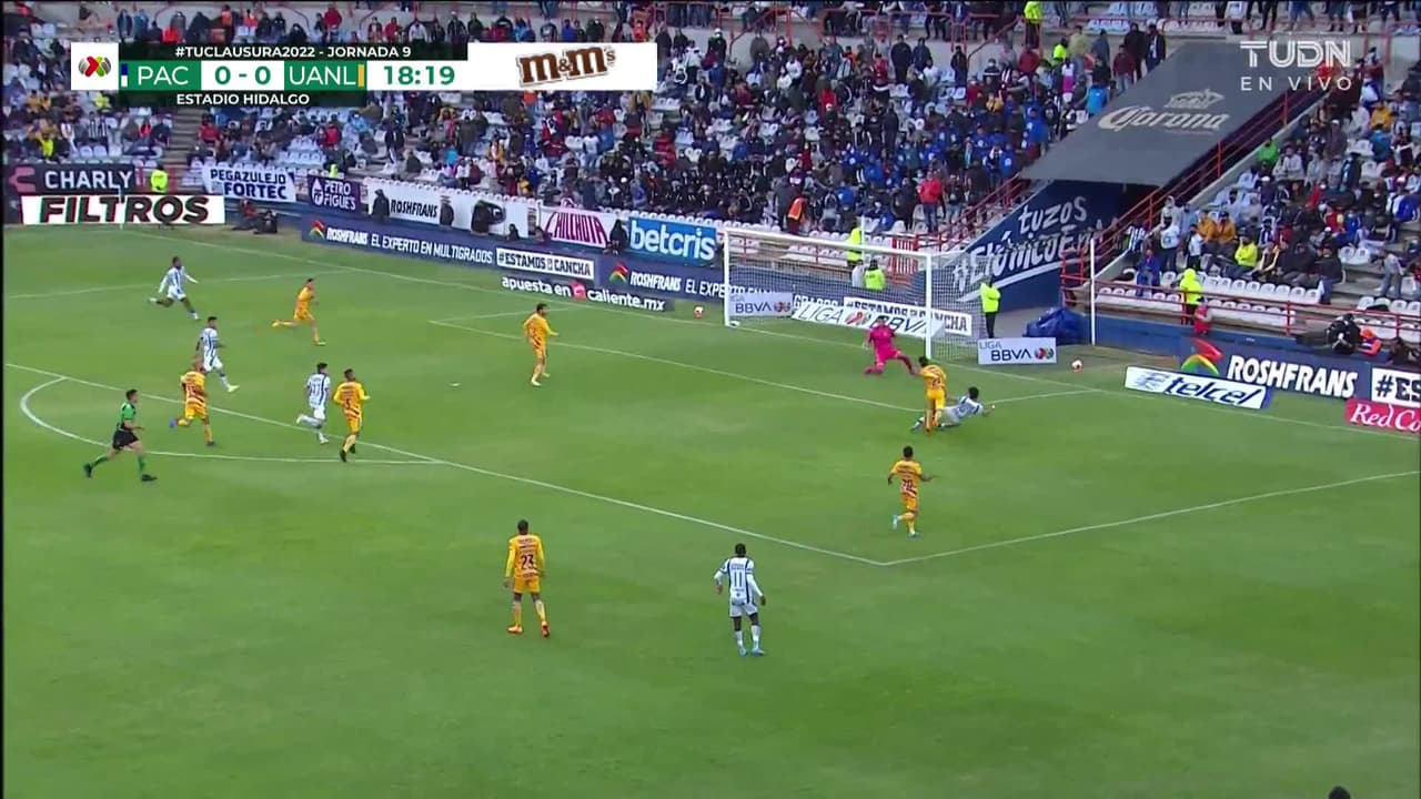 ¡CERCA! Kevin Álvarez disparó que se estrella en el poste.