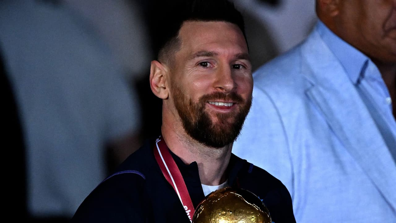Messi ofrece disculpas por no atender todos los homenajes que le realizan