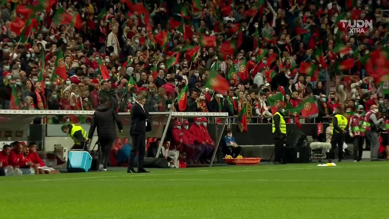 Arranca el partido y la pelota está en juego.