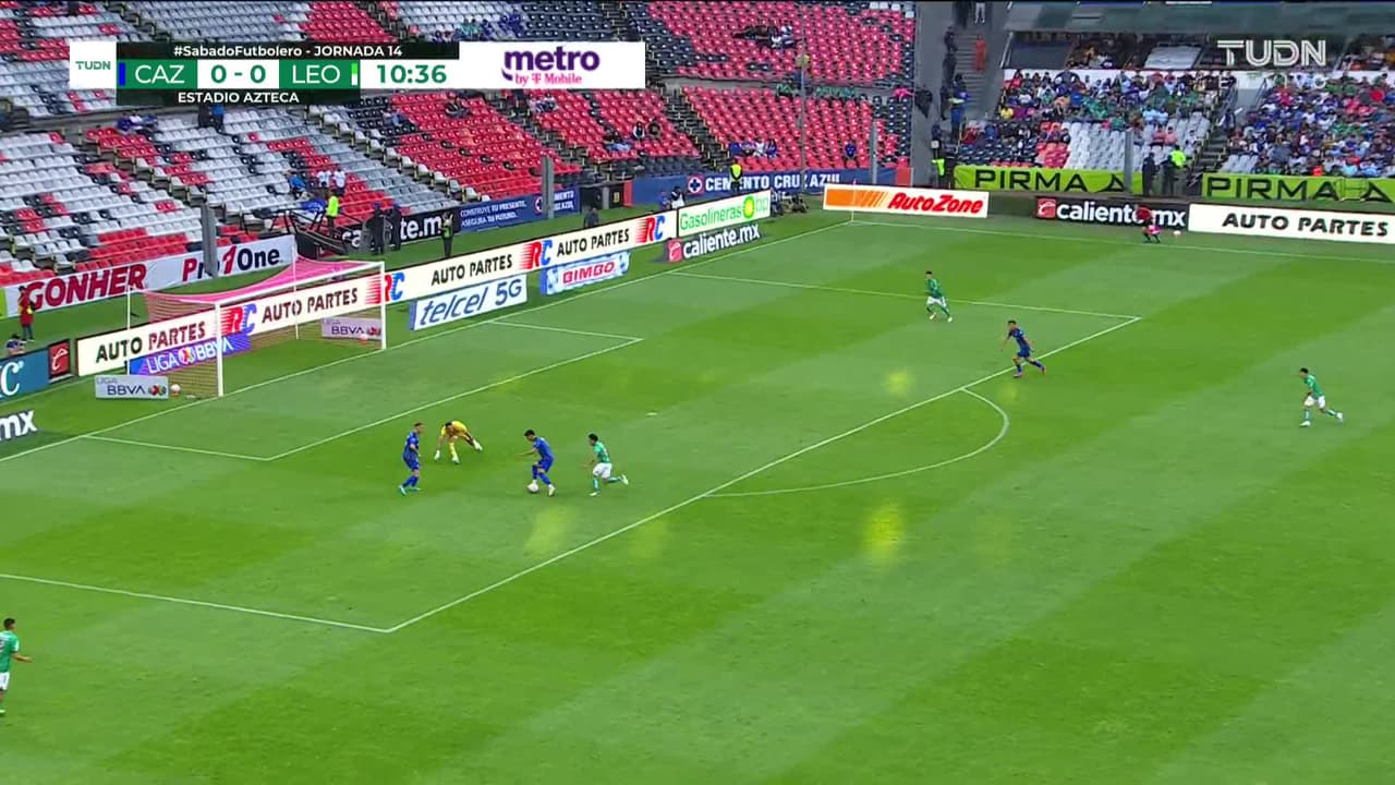 ¡TIRO ATAJADO! disparo por Uriel Antuna.