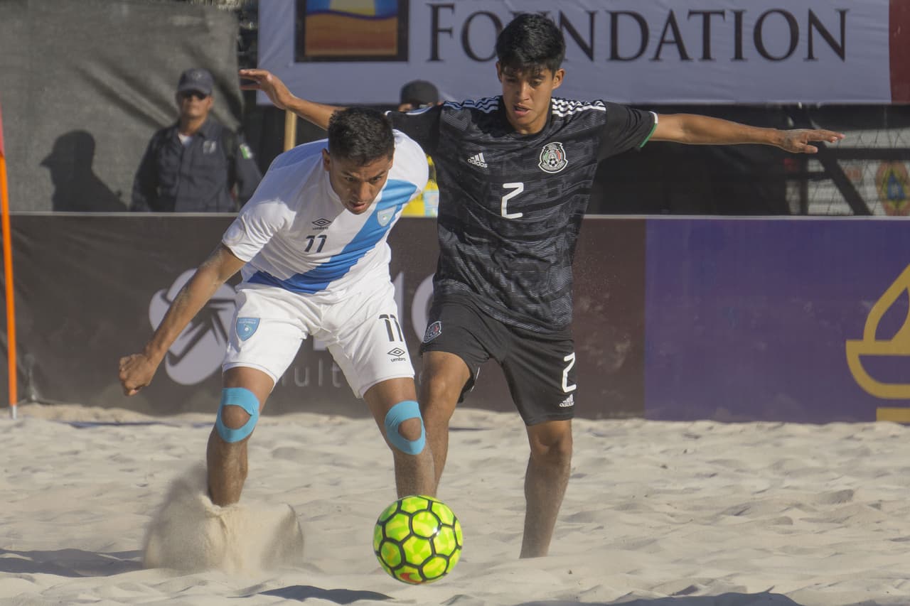 Luego de eso, vino el segundo gol, cuando a través de que una buena combinación terminó cerca del área rival para que 
<b>Abdiel Villa jalara del gatillo </b>para dejar sin oportunidad al guardameta chapín.