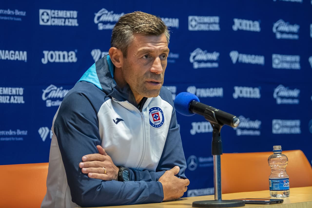 Caixinha muestra respeto por La Volpe