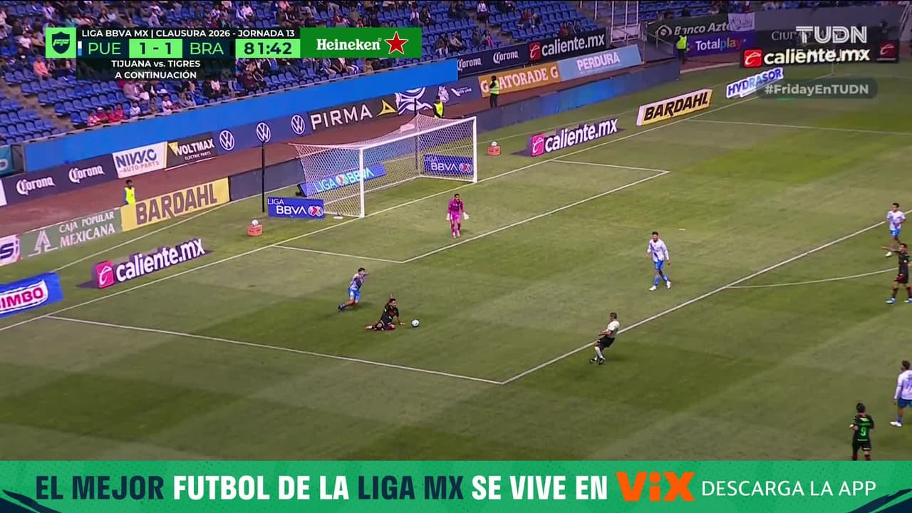 ¡SE LE VIENE LA NOCHE AL PUEBLA! Nico Díaz se gana la segunda amarilla y se va EXPULSADO