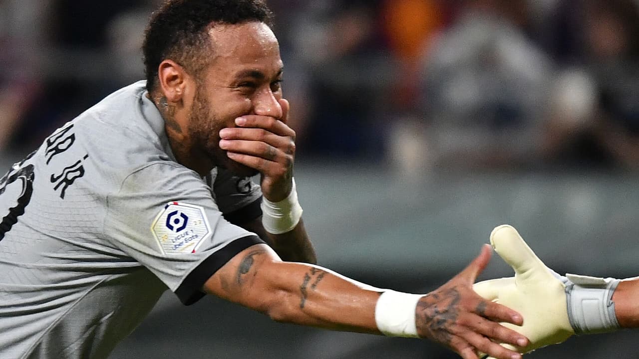 Neymar desata indignación por fingir penal ante un sotanero de liga japonesa