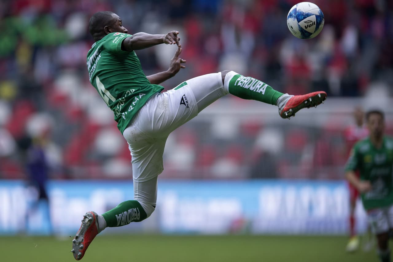 <b>Defensa:</b> Andrés Mosquera (León, 7)