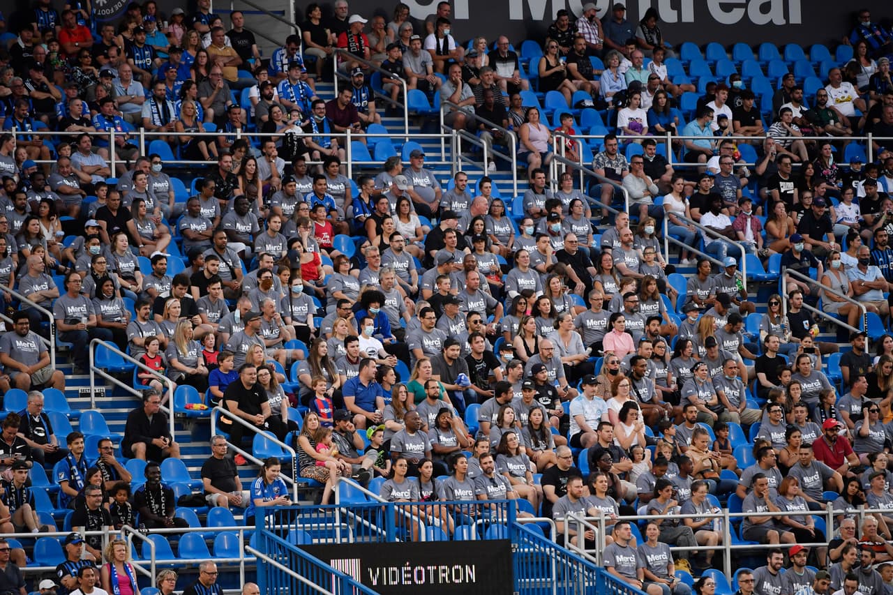 La afición se hizo presente en la reapertura del estadio, cerrado por mucho tiempo debido a la pandemia de COVID-19.
<br>
