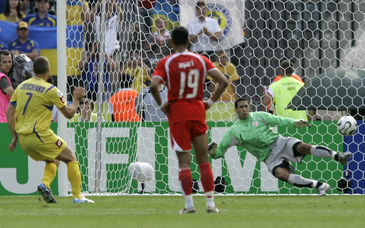 Ese gol le permitió a Ucrania clasificar a los octavos de final contra un aguerrido Túnez.