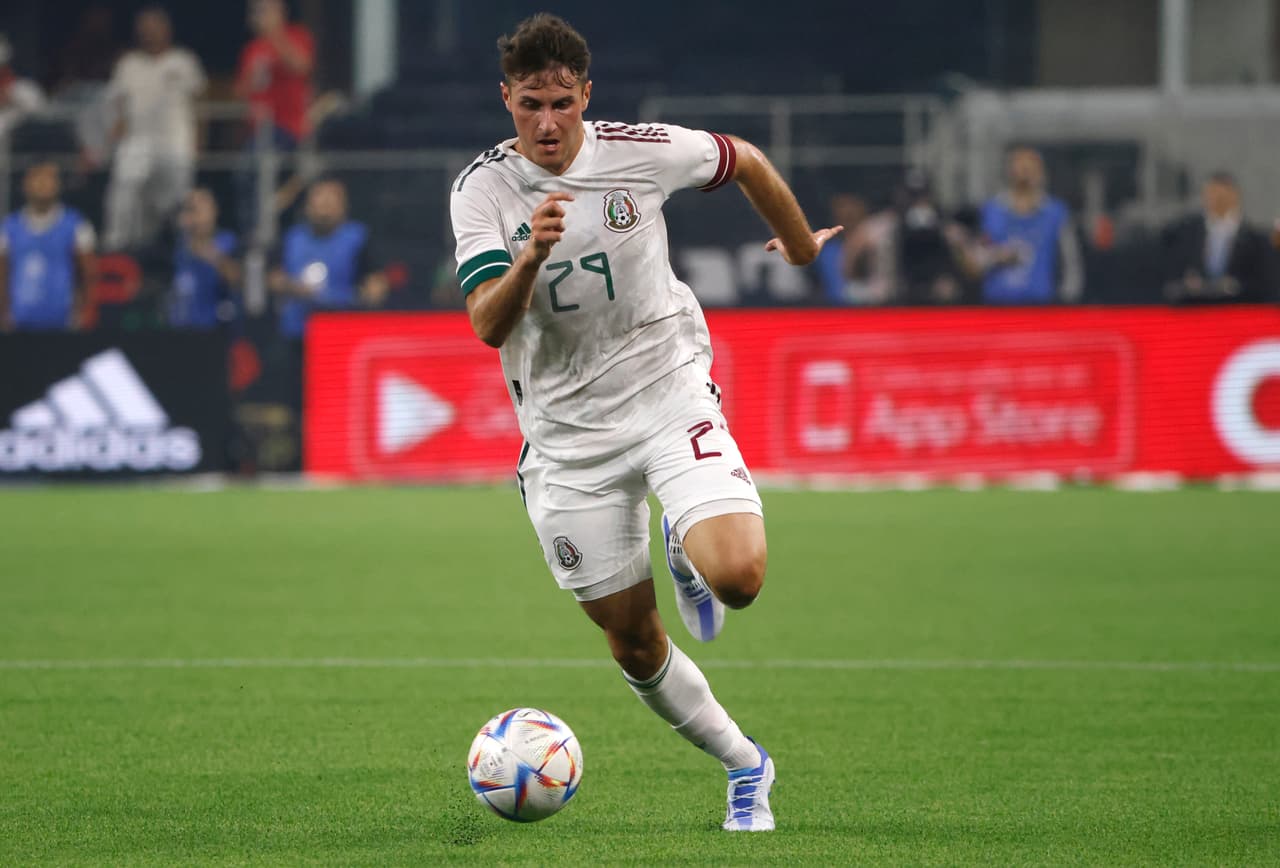 Tito Villa aconseja a Santiago Giménez en su llegada a Eredivisie