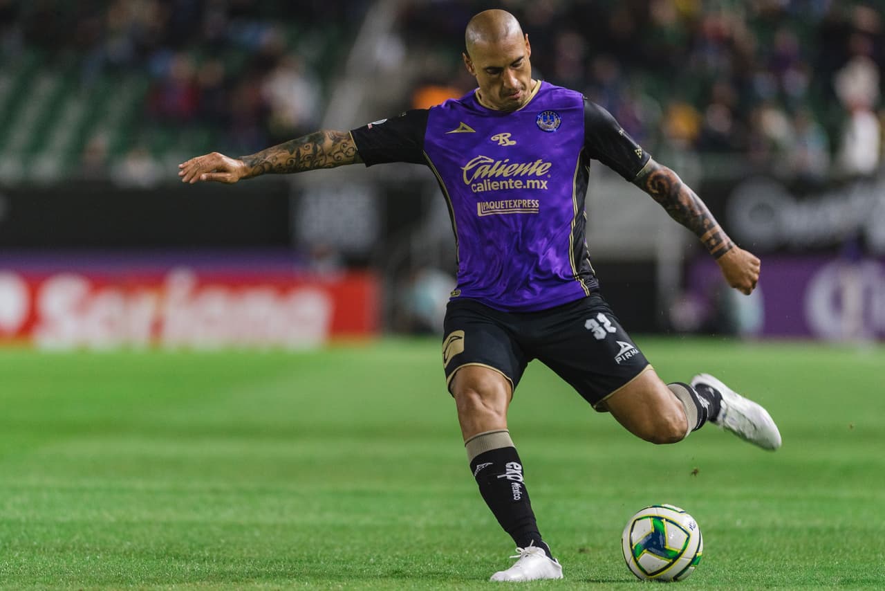 Con un gol tardío de cabeza autoría de Harold Preciado, Santos Laguna doblegó a Mazatlán en el inicio de la Jornada 3 del Clausura 2023. Santos abrió el marcador al 36’ vía Juan Brunetta, pero Ariel Nahuelpán empataría en el segundo tiempo. Sin embargo, Harold Preciado marcó el tanto definitivo a 10 minutos del final.