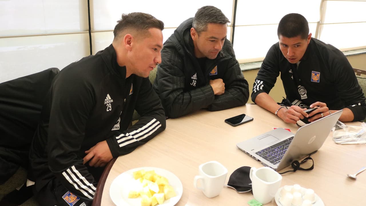 Jugadores de Tigres comandan generación de nuevos técnicos