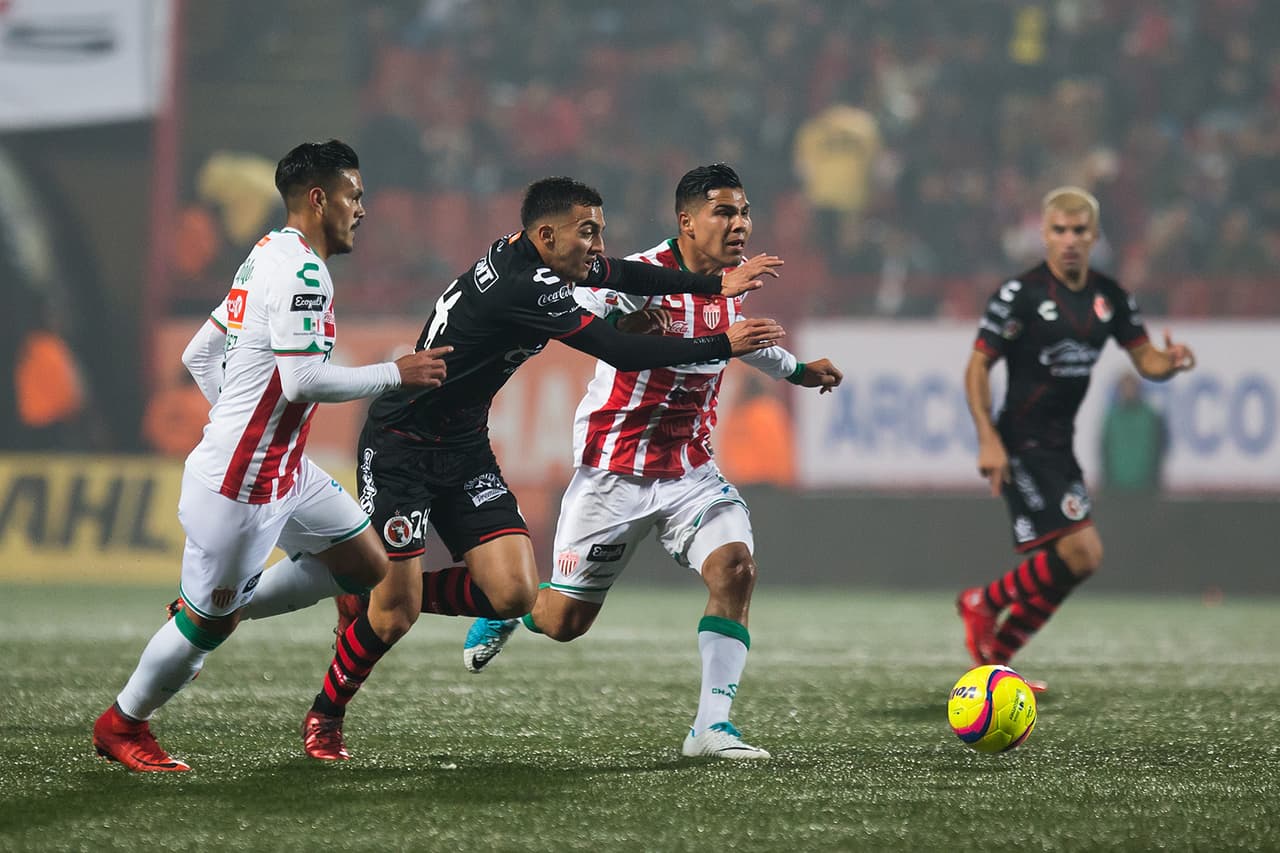 Ya para la segunda mitad, Ignacio Ambriz hizo varios cambios en la mediacancha y Necaxa pudo por fin competir con Xolos.