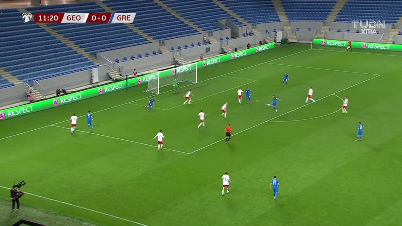 ¡GOL!  anota para Grecia. Vangelis Pavlidis