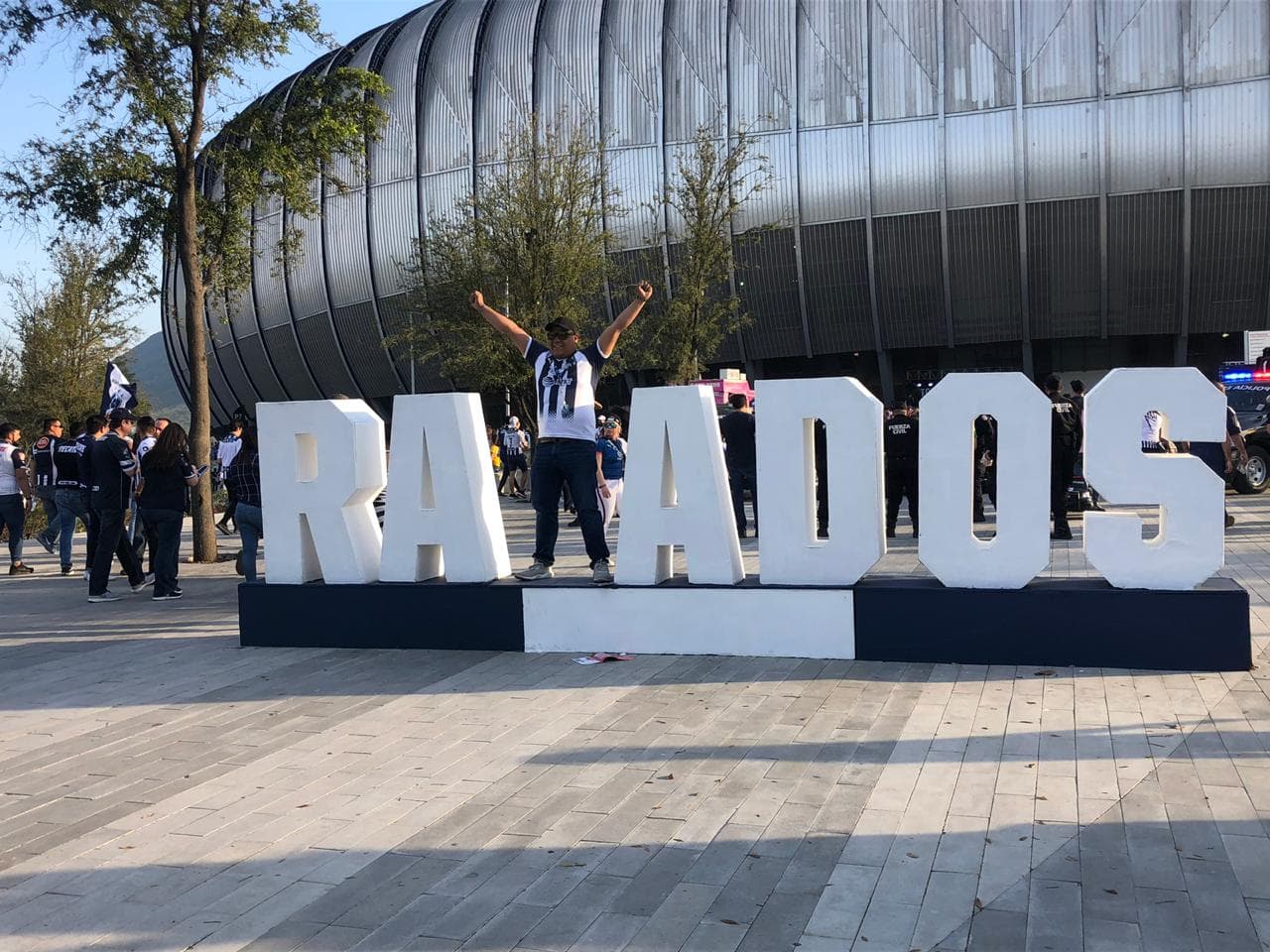 Los fanáticos de Rayados listos para el Clásico Regio en el Estadio Bancomer por la Jornada 10 del 
<a href="https://www.univision.com/deportes/futbol/liga-mx/" target="_blank">Clausura 2019</a>.