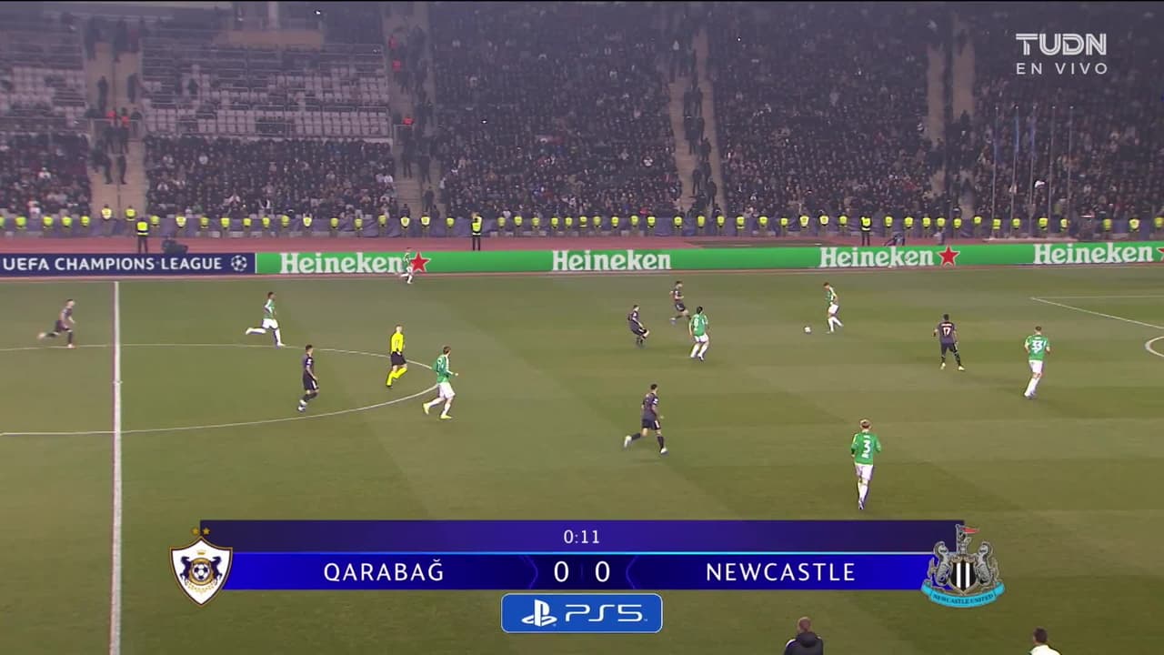 Arranca el partido y la pelota está en juego.