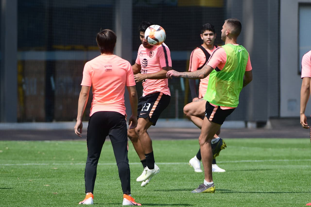 América confirmó la baja de Nicolás Benedetti y las lesiones de Nicolás Castillo y Oribe Peralta, pero sigue la evolución de Jérémy Menez y Roger Martínez que volvieron a la actividad en la Liga MX tras sus lesiones.