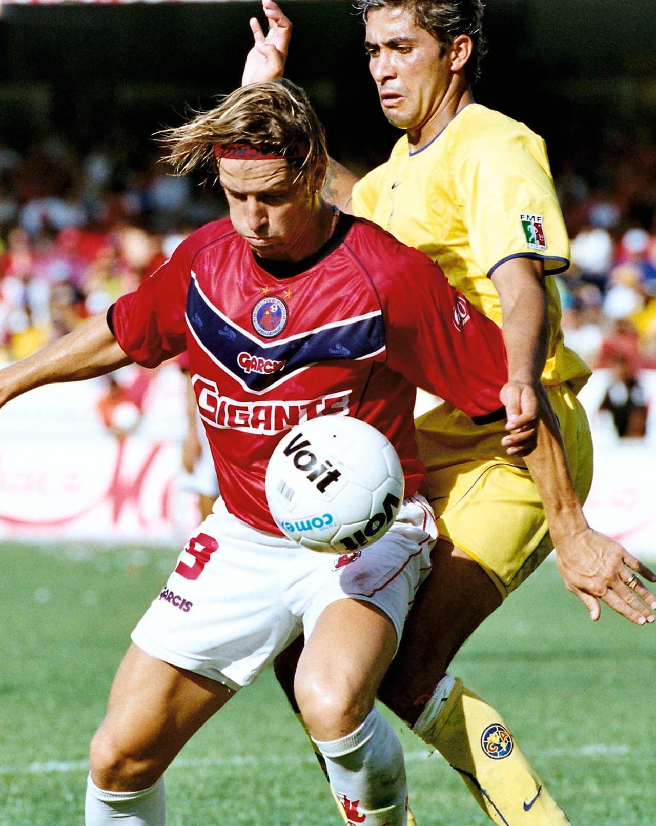 Garcís vistió al Veracruz, franquicia que casi siempre ha sido vestida por marcas mexicanas. Con esa playera, el Veracruz de Daniel Guzmán llegó a las semifinales del Apertura 2003.