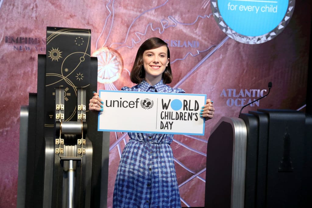 Al encontrarse con el Lord, ambos comienzan a ser perseguidos por el hombre que fue contratado para asesinar al joven.
<br>