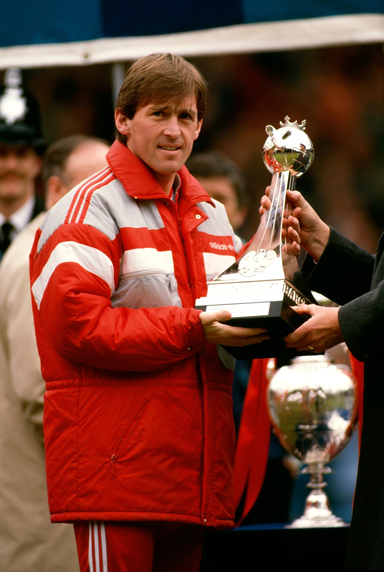En la 1985-1986, Dalglish ganó el doblete de Inglaterra: ganando la liga y además la FA Cup. Fue el último DT del Liverpool en alzar la liga antes de la creación de la Premier.