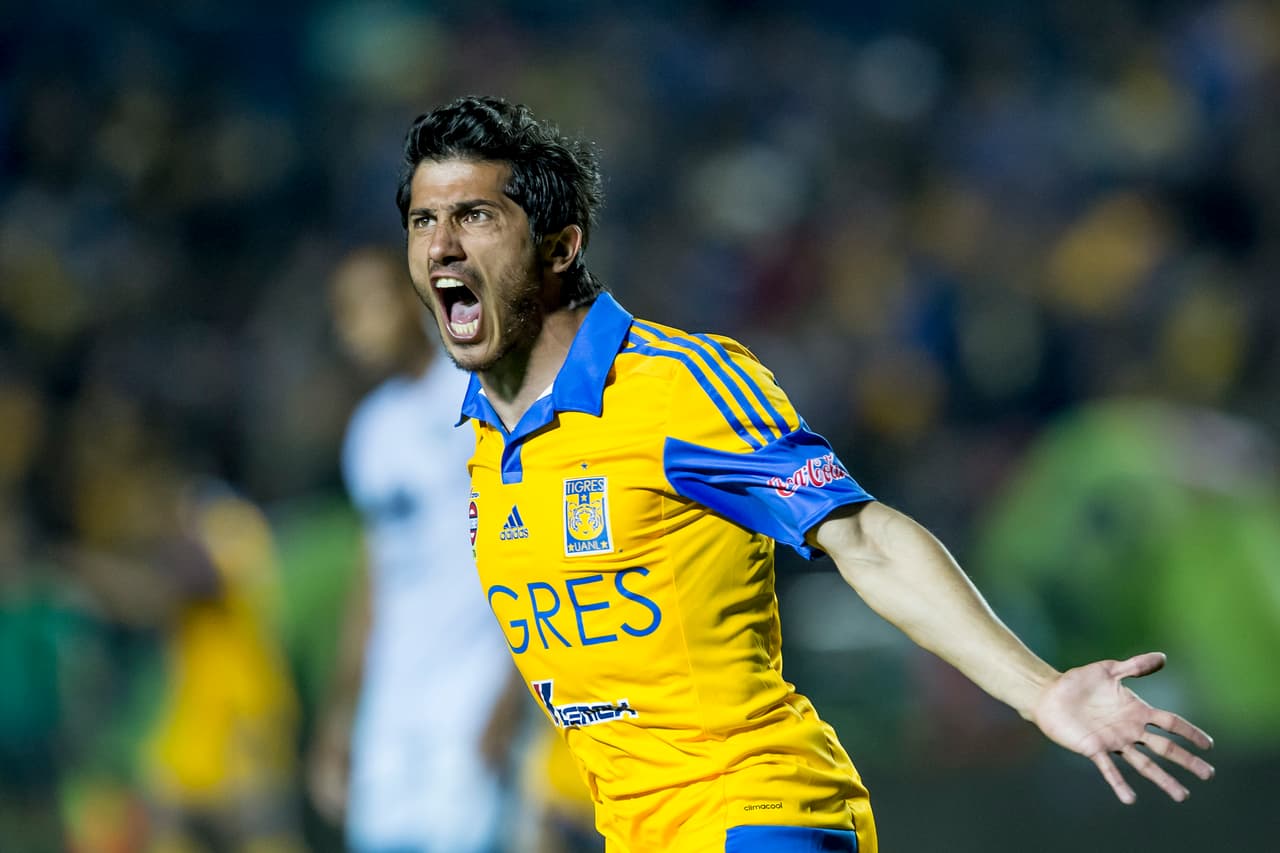 Ya naturalizado mexicano, el argentino Damian Álvarez es otro de los extranjeros que vive el Clásico Regio como uno de la casa. A sus 37 años, este volante mexicano tiene un largo recorrido en la Liga MX y en Tigres está desde 2010.