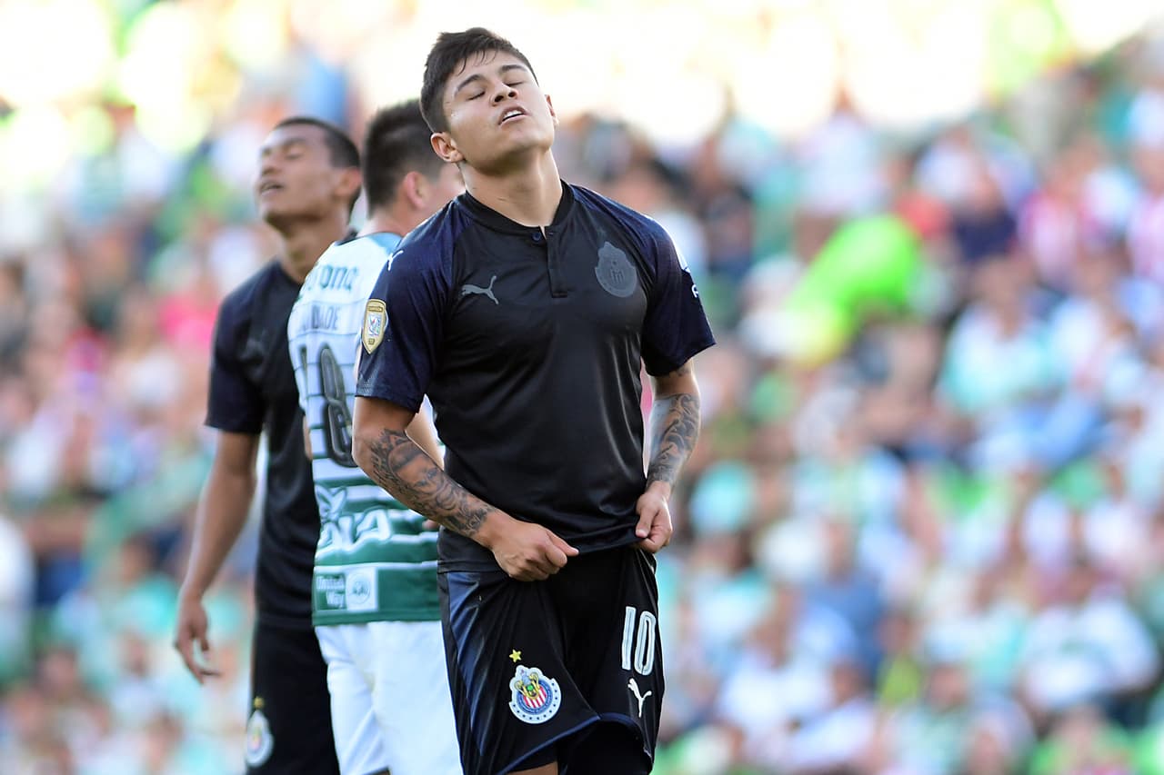 El campeón aún no despierta: Chivas cayó 2-0 contra Santos
