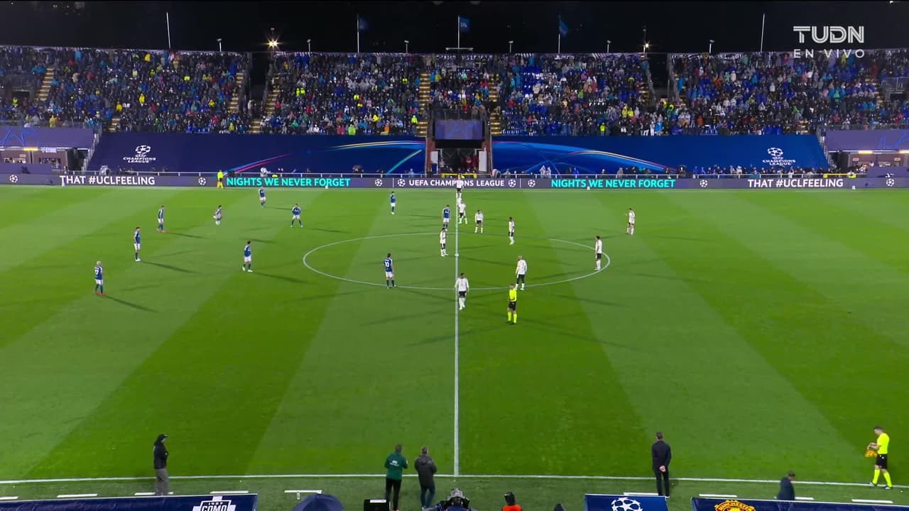 Arranca el partido y la pelota está en juego.